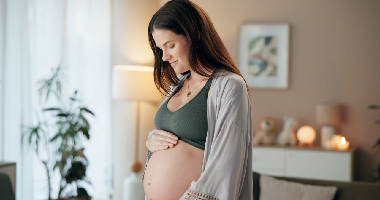belly pregnant woman and thinking with living roo 2026 01 09 10 37 42 utc_easy resize com_